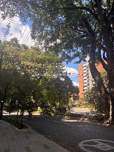Apartamento de 3 alcobas en arriendo en Laureles, Medellín, 259 m² · foto 2 de 15