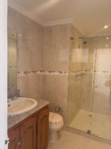 Apartamento de 3 alcobas en arriendo en Laureles, Medellín, 259 m² · foto 10 de 15