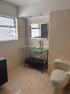 Apartamento de 3 alcobas en arriendo en Laureles, Medellín, 259 m² · foto 14 de 15