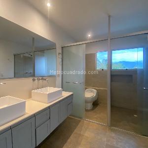 Casa de 4 alcobas en arriendo en Lago Grande, Rionegro, 347 m² · foto 18 de 20