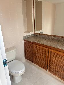 Apartamento de 3 alcobas en arriendo en Poblado Por Vizcaya, Medellín, 134 m² · foto 14 de 15