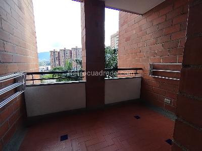 Apartamento de 3 alcobas en arriendo en Loma De Los Bernal, Medellín, 90 m² · foto 3 de 20