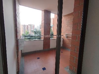 Apartamento de 3 alcobas en arriendo en Loma De Los Bernal, Medellín, 90 m² · foto 4 de 20