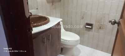 Casa de 4 alcobas en arriendo en El Velodromo, Medellín, 280 m² · foto 15 de 20