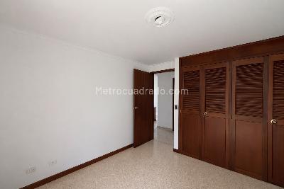Apartamento de 4 alcobas en arriendo en El Poblado, Medellín, 136 m² · foto 10 de 12