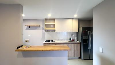Apartamento de 3 alcobas en arriendo en Castropol, Medellín, 103 m² · foto 4 de 18