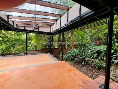 Apartamento de 1 alcoba en arriendo en Poblado Altos Del Poblado, Medellín, 90 m² · foto 17 de 20