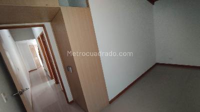 Apartamento de 3 alcobas en arriendo en La Castellana, Medellín, 91 m² · foto 10 de 19