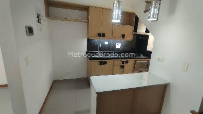 Apartamento de 3 alcobas en arriendo en La Castellana, Medellín, 91 m² · foto 2 de 19