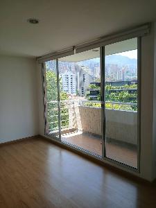 Apartamento en arriendo en Castropol, Medellín · foto 2 de 12