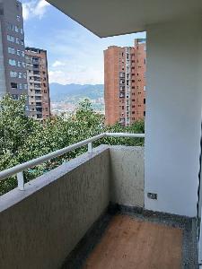Apartamento en arriendo en Castropol, Medellín · foto 3 de 12