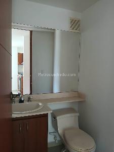 Apartamento en arriendo en Castropol, Medellín · foto 9 de 12