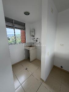 Apartamento de 3 alcobas en arriendo en Alto De Las Palmas, Medellín, 87 m² · foto 9 de 14