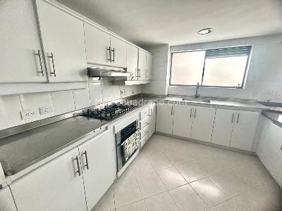 Apartamento de 3 alcobas en venta en Medellin, Medellín, 202 m² · foto 16 de 20