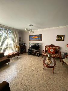 Apartamento en venta en El Poblado, Medellín · foto 2 de 19