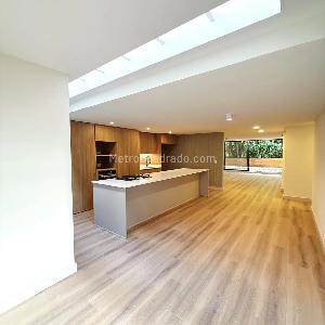 Apartamento de 3 alcobas en venta en Medellin, Medellín, 246 m² · foto 2 de 13