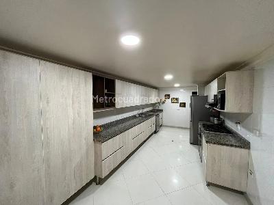 Casa de 4 alcobas en venta en Medellin, Medellín, 643 m² · foto 2 de 16
