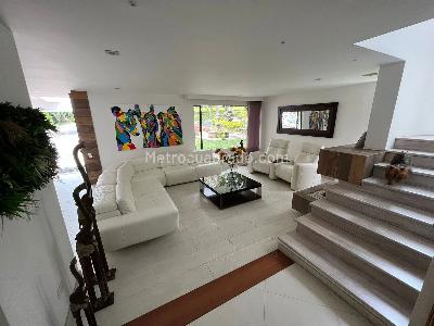 Casa de 4 alcobas en venta en Medellin, Medellín, 643 m² · foto 4 de 16