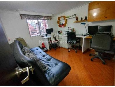 Apartamento en venta en La Almeria, Medellín · foto 8 de 16