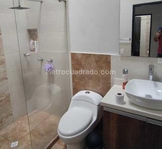 Casa de 5 alcobas en venta en Laureles La Castellana, Medellín, 630 m² · foto 12 de 15