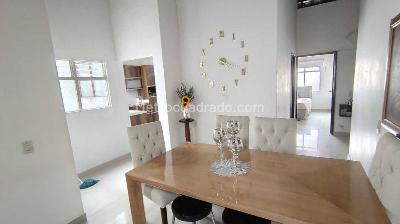 Casa de 5 alcobas en venta en Laureles La Castellana, Medellín, 630 m² · foto 2 de 15