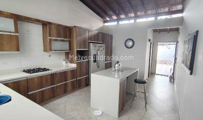 Casa de 5 alcobas en venta en Laureles La Castellana, Medellín, 630 m² · foto 3 de 15