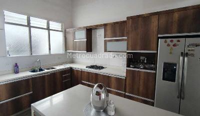 Casa de 5 alcobas en venta en Laureles La Castellana, Medellín, 630 m² · foto 4 de 15