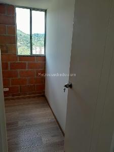 Apartamento en venta en San Antonio De Prado, Medellín · foto 4 de 12
