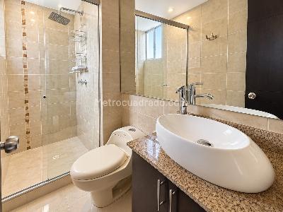 Apartamento de 3 alcobas en venta en Loma De Los Bernal, Medellín, 80 m² · foto 19 de 20