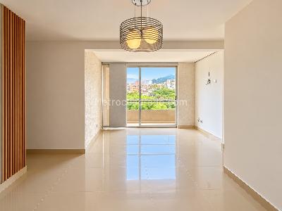 Apartamento de 3 alcobas en venta en Loma De Los Bernal, Medellín, 80 m² · foto 4 de 20