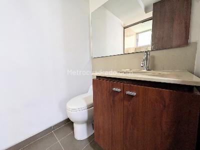 Apartamento de 2 alcobas en venta en Ceylan, Medellín, 76 m² · foto 2 de 9