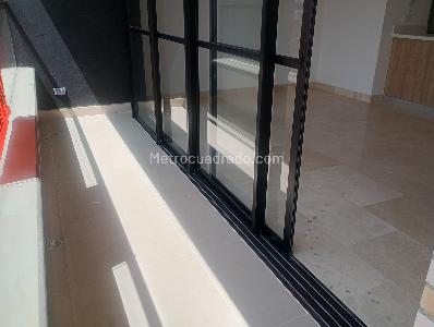 Apartamento de 3 alcobas en venta en Laureles, Medellín, 94 m² · foto 2 de 20