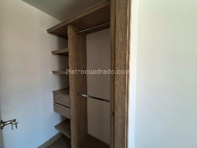 Apartamento de 3 alcobas en venta en Lorena, Medellín, 82 m² · foto 10 de 19