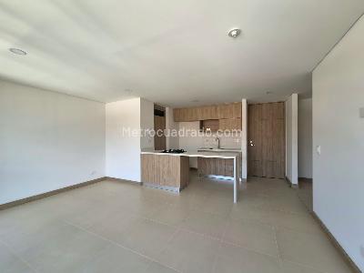 Apartamento de 3 alcobas en venta en Lorena, Medellín, 82 m² · foto 2 de 19