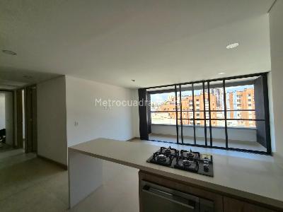Apartamento de 3 alcobas en venta en Lorena, Medellín, 82 m² · foto 3 de 19