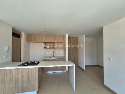 Apartamento de 3 alcobas en venta en Lorena, Medellín, 82 m² · foto 4 de 19