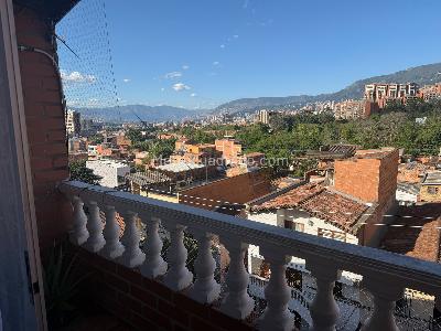 Casa de 3 alcobas en venta en Zona 6, Envigado, 101 m² · foto 11 de 13