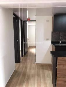 Apartamento de 3 alcobas en venta en Robledo Pajarito, Medellín, 48 m² · foto 3 de 7