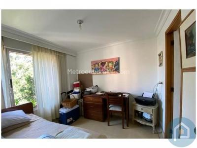Apartamento de 5 alcobas en venta en Laureles, Medellín, 214 m² · foto 14 de 19