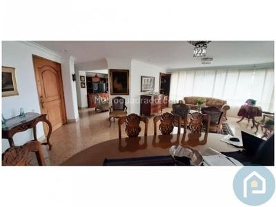 Apartamento de 5 alcobas en venta en Laureles, Medellín, 214 m² · foto 3 de 19