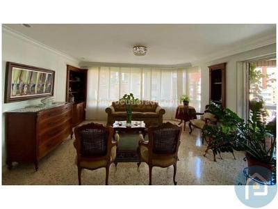 Apartamento de 5 alcobas en venta en Laureles, Medellín, 214 m² · foto 5 de 19