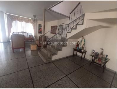 Casa de 5 alcobas en venta en Laureles, Medellín, 225 m² · foto 2 de 19