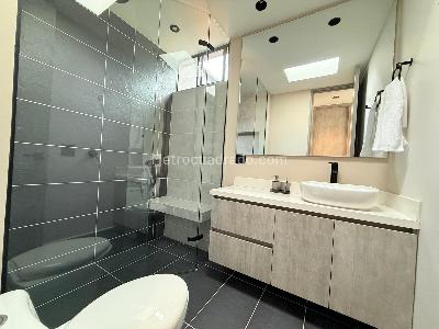Apartamento de 2 alcobas en venta en Envigado, Medellín, 175 m² · foto 11 de 12