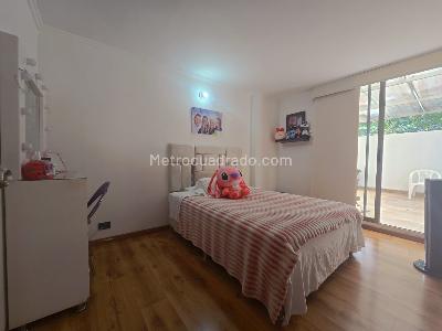 Apartamento en venta en Loma De Los Bernal, Medellín · foto 13 de 19