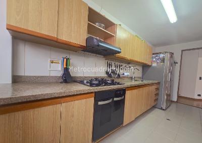 Apartamento en venta en Loma De Los Bernal, Medellín · foto 8 de 19