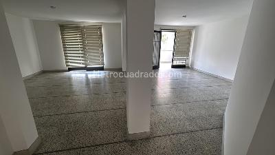 Casa de 4 alcobas en arriendo en Los Colores, Medellín, 295 m² · foto 2 de 8