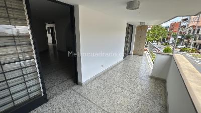 Casa de 4 alcobas en arriendo en Los Colores, Medellín, 295 m² · foto 4 de 8