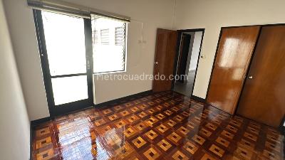 Casa de 4 alcobas en arriendo en Los Colores, Medellín, 295 m² · foto 6 de 8