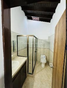 Casa de 4 alcobas en arriendo en Santa Monica, Medellín, 250 m² · foto 10 de 20