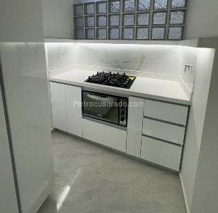 Casa de 4 alcobas en arriendo en Santa Monica, Medellín, 250 m² · foto 3 de 20